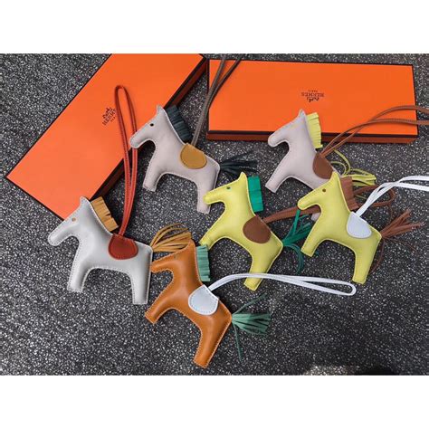 พวงกุญแจ hermes แท้ ราคา